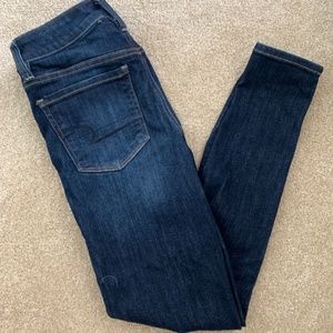 American Eagle Dark Wash Hi-Rise Jegging (Size 2)